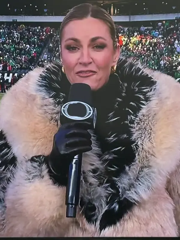 Erin-Andrews-Black-and-Smoke-Gradient-Mix-Fur-Coat Erin Andrews black smoke gradient fur coat statement winter look