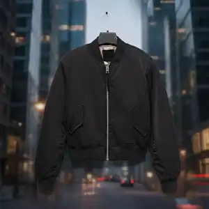 Women’s black leather bomber jacket featuring a ribbed-knit collar and cuffs, a central silver zipper, and a relaxed, sporty silhouette.